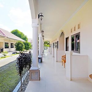 Capital O 91046 Hotel Remaja Indah Masamba
